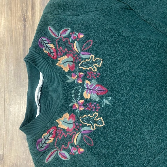 Floral Embroidered Green Sweater Perfect For Fall - Picture 2 of 3
